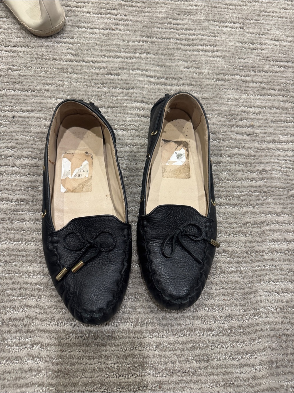 Classic Black Leather Moccasin Loafers with Bow Accent Cole haan 10